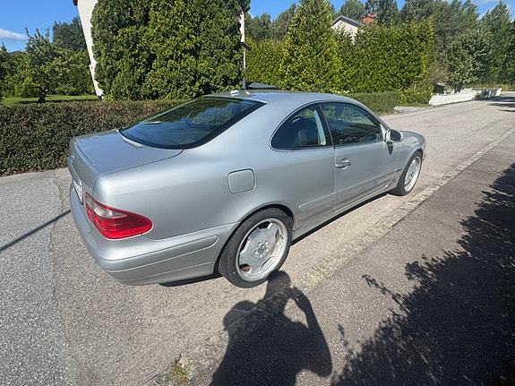 Mercedes-Benz CLK430 4 of 12