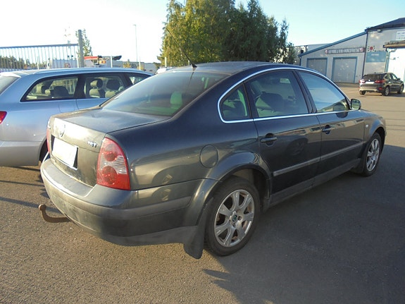 Volkswagen Passat 2 of 4