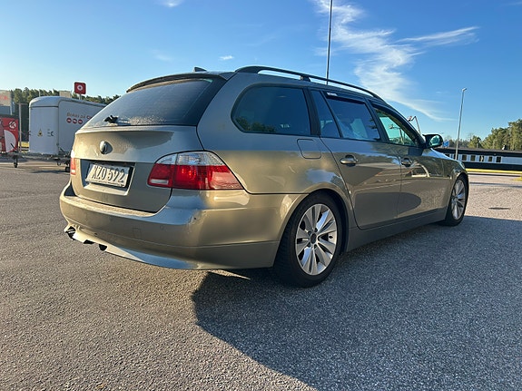 BMW 525i 3 of 4