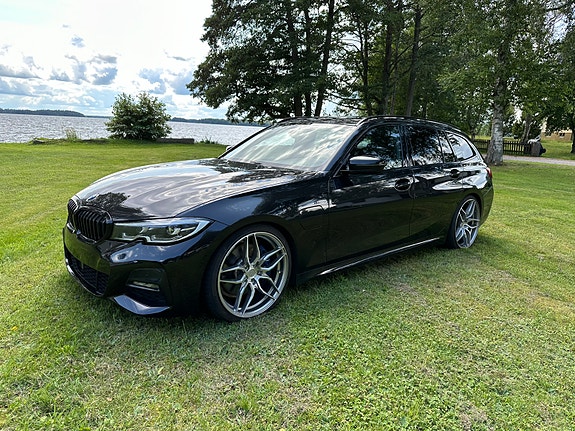 BMW 330e 2 of 11