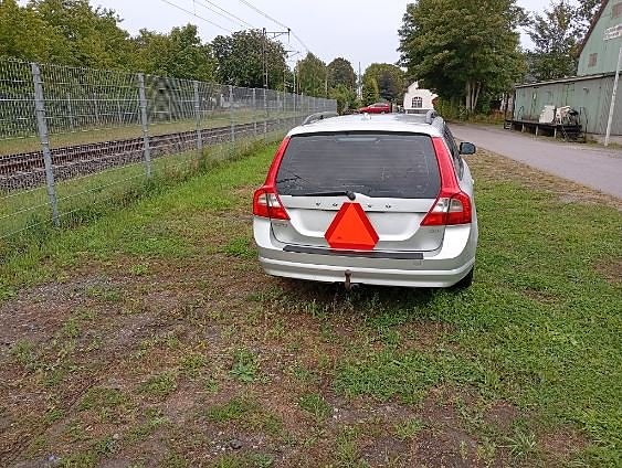Volvo V70 3 of 5