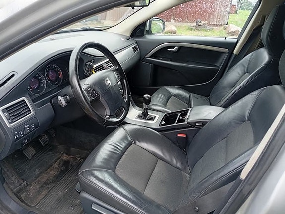 Volvo V70 4 of 5