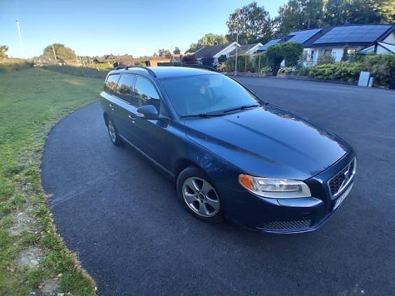 Volvo V70 2 of 6