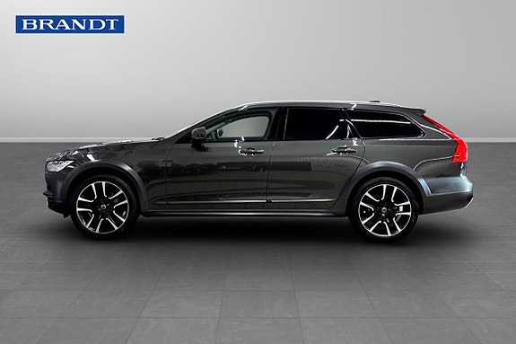Volvo V90 Cross Country 3 of 9