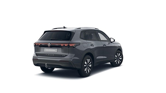 Volkswagen Tiguan 2 of 3