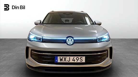 Volkswagen Tiguan 4 of 12