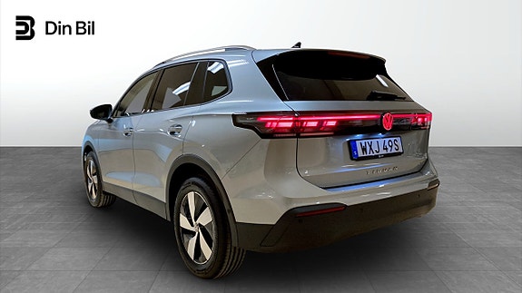 Volkswagen Tiguan 3 of 12