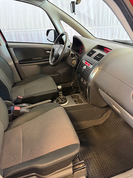 Suzuki SX4 7 of 10