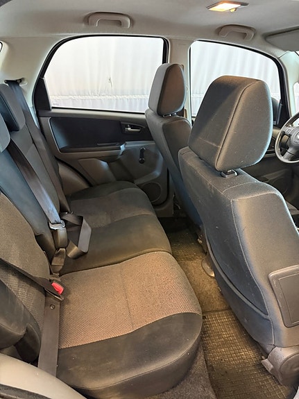 Suzuki SX4 8 of 10
