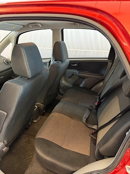 Suzuki SX4 6 of 10