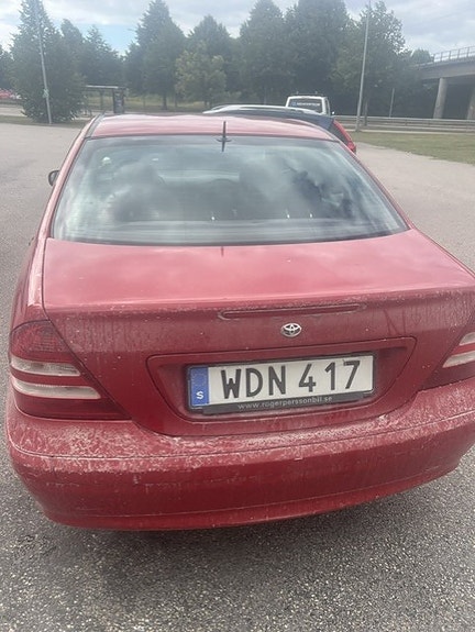 Mercedes-Benz C180 3 of 4
