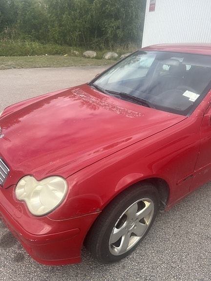 Mercedes-Benz C180 2 of 4