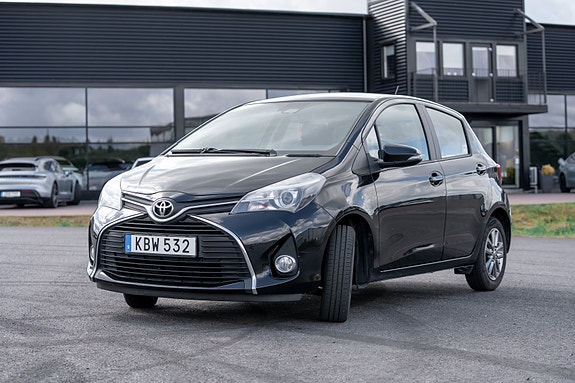 Toyota Yaris 2 of 7