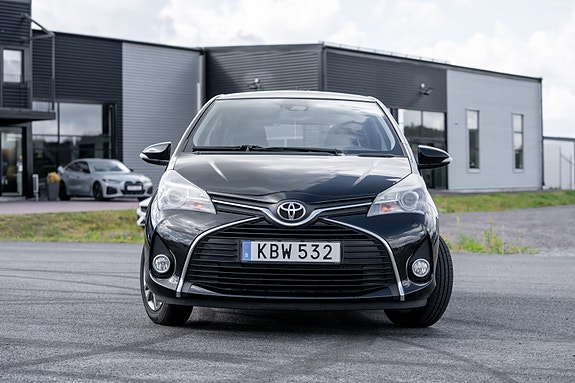 Toyota Yaris 3 of 7