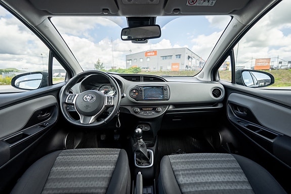 Toyota Yaris 7 of 7