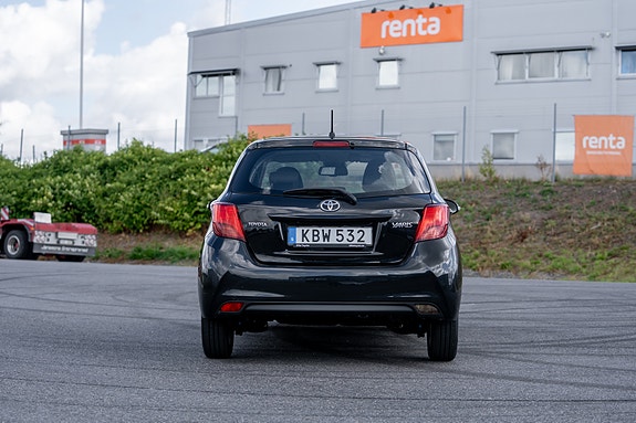 Toyota Yaris 5 of 7