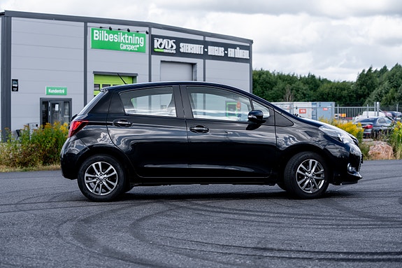 Toyota Yaris 4 of 7