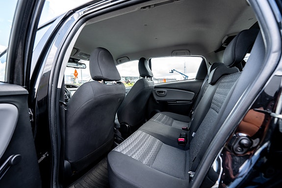 Toyota Yaris 6 of 7