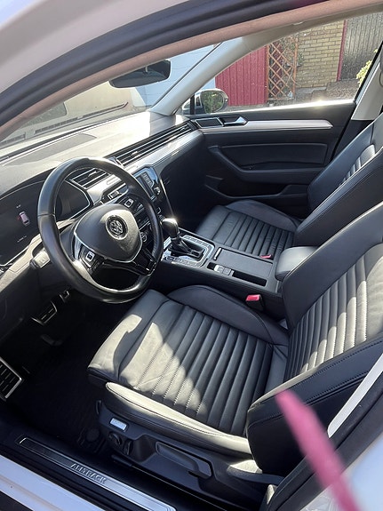 Volkswagen Passat Alltrack 4 of 7