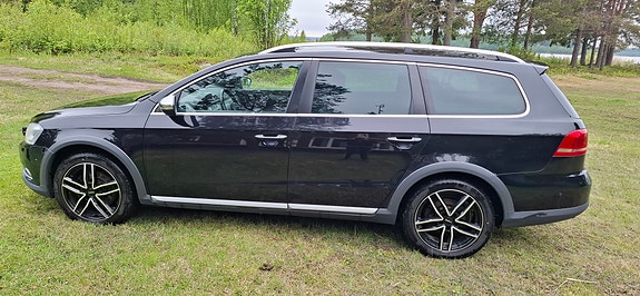 Volkswagen Passat Alltrack 3 of 6