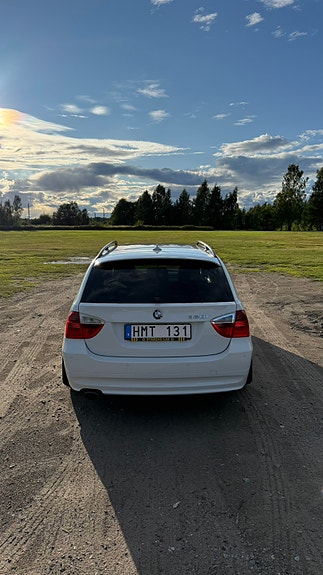 BMW 320i 7 of 10