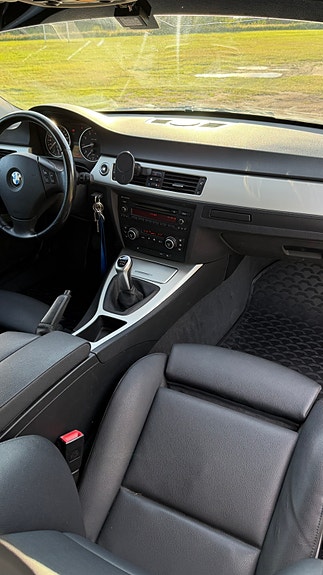 BMW 320i 10 of 10