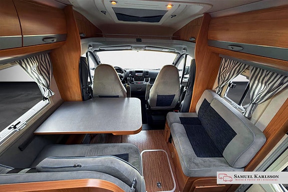 Adria Coral S 680 ST 2.3L Manuell B-kort | Solcell | Ugn | Backkamera 10 of 25