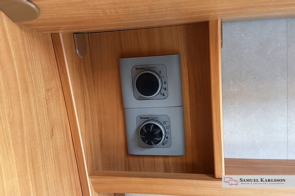 Adria Coral S 680 ST 2.3L Manuell B-kort | Solcell | Ugn | Backkamera 23 of 25