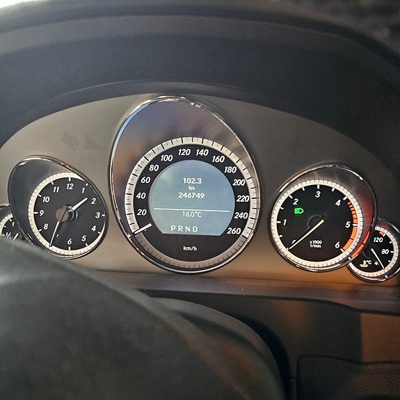 Mercedes-Benz E350 13 of 17