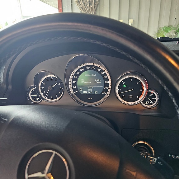 Mercedes-Benz E350 9 of 17