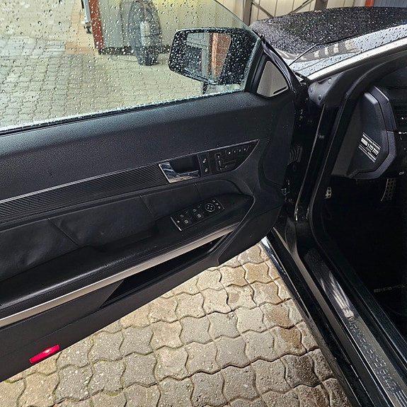 Mercedes-Benz E350 4 of 17
