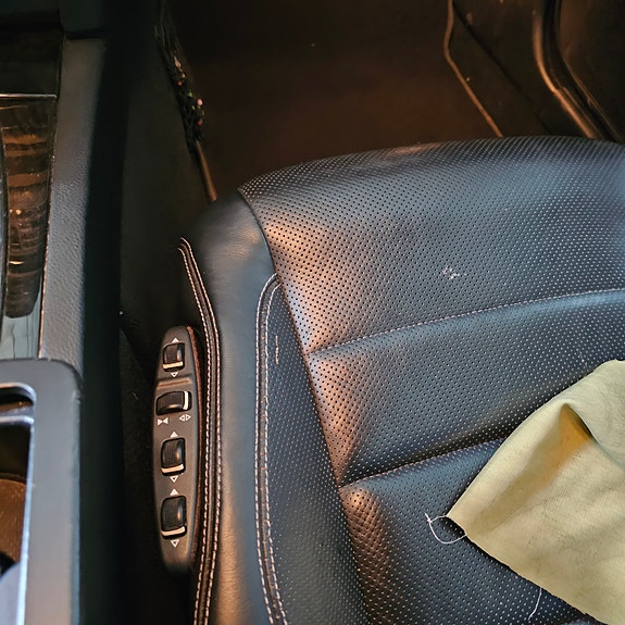 Mercedes-Benz E350 12 of 17
