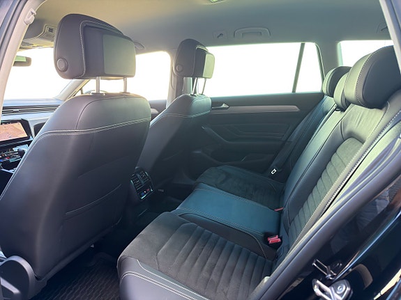 Volkswagen Passat 9 of 15