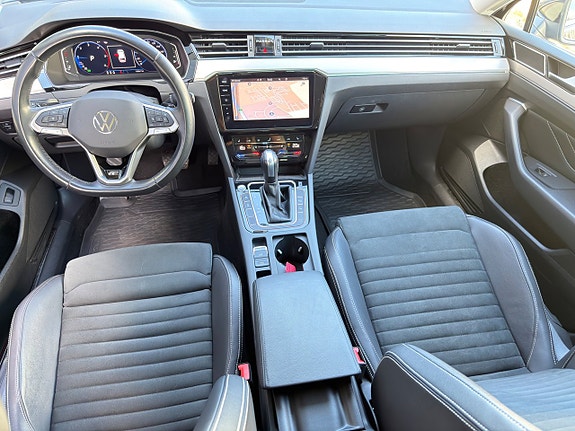 Volkswagen Passat 10 of 15