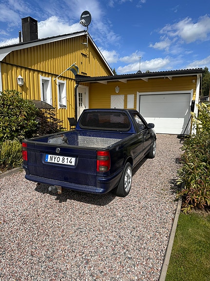 Volkswagen Caddy 2 of 3