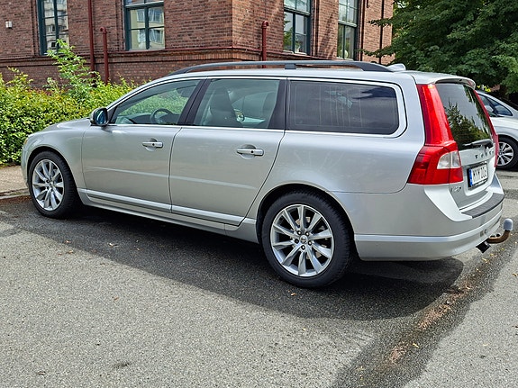 Volvo V70 3 of 9