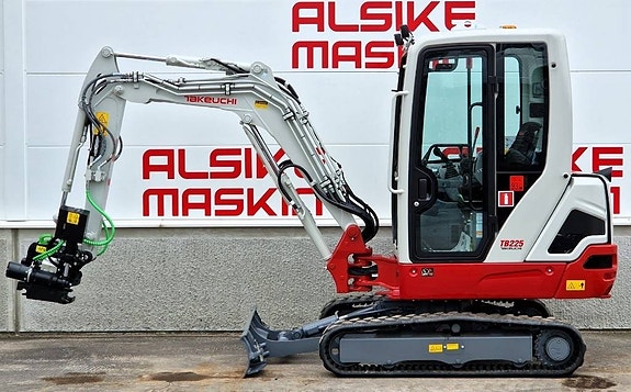 Takeuchi TB 225 2 of 6