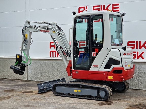 Takeuchi TB 225 3 of 6