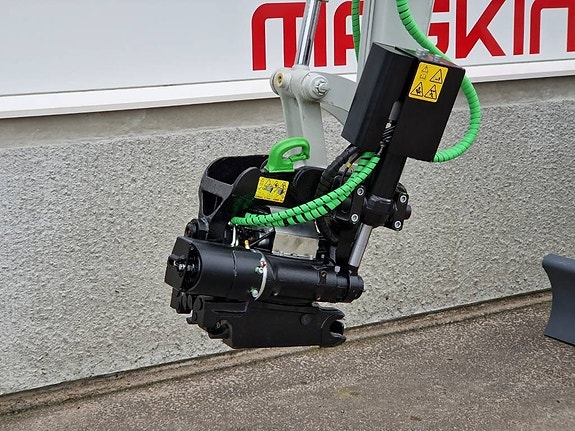 Takeuchi TB 225 4 of 6
