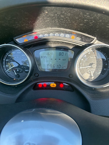 Piaggio Mp3 2 of 9
