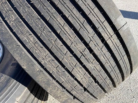 Bandenmarkt 435/50R19.5 3 of 9