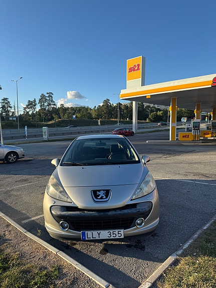 Peugeot 207 2 of 10