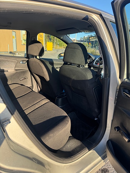 Peugeot 207 4 of 10