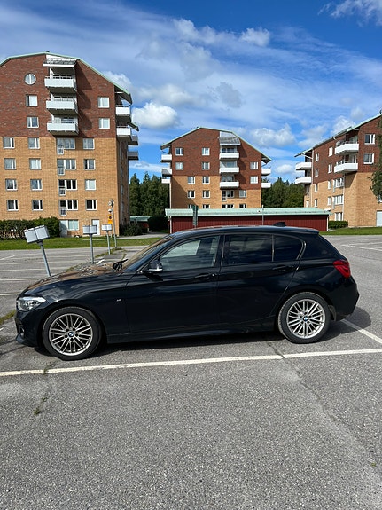 BMW 118i 3 of 5
