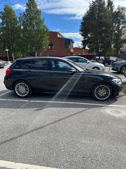 BMW 118i 2 of 5
