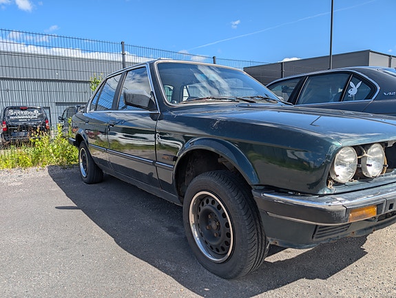 BMW 318i 2 of 11