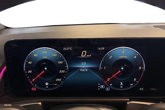 Mercedes-Benz GLB250+ 15 of 21