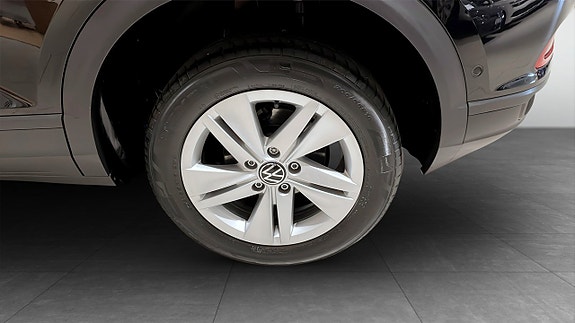 Volkswagen T-Roc 6 of 12