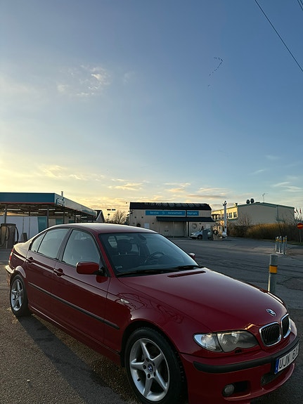 BMW 320i 2 of 5