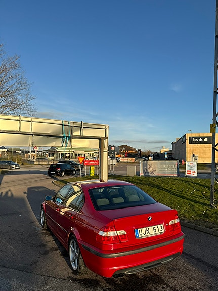 BMW 320i 5 of 5
